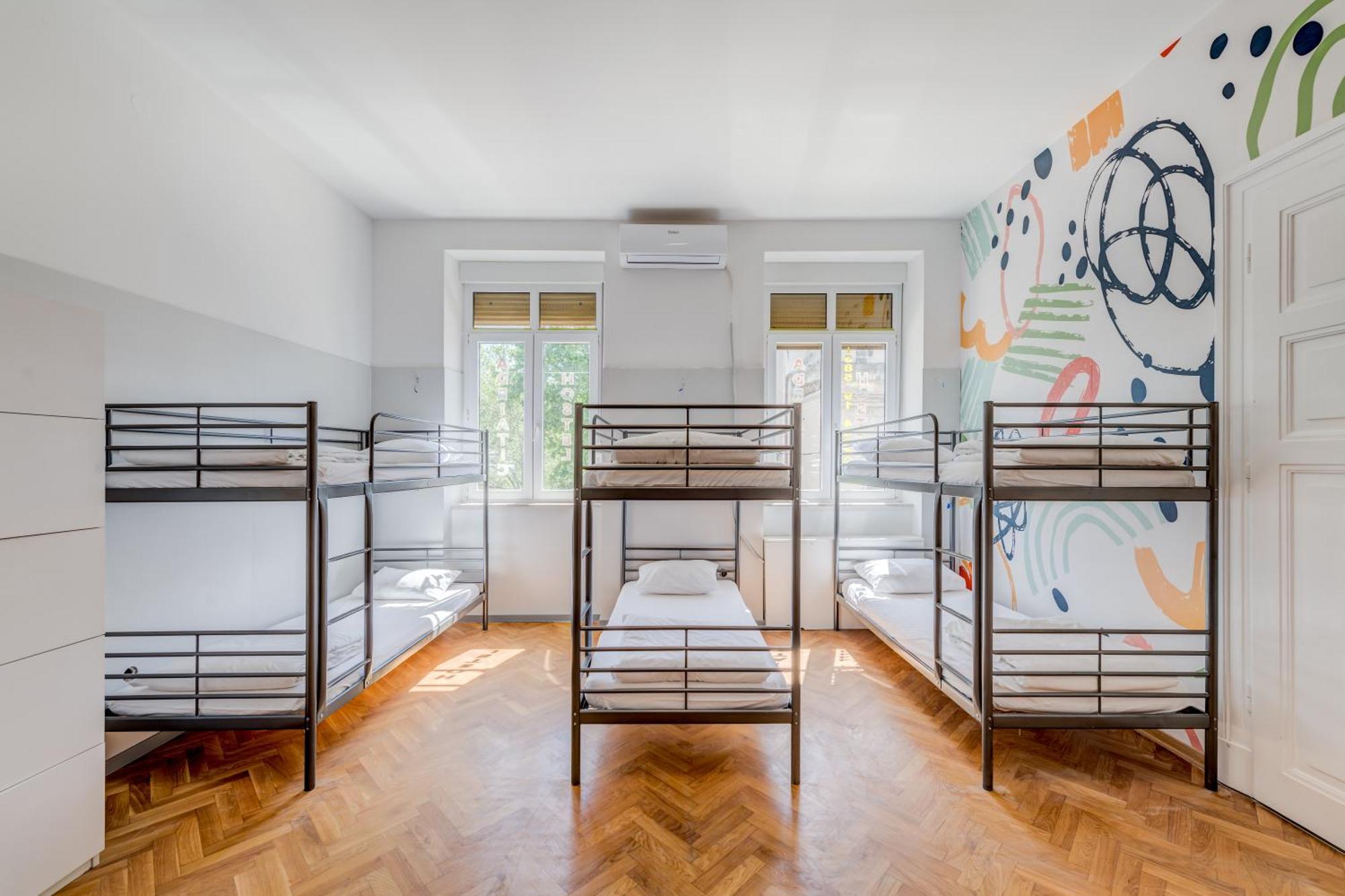 Hostel Colors Of Adriatic - Youth Only สปลิท ภายนอก รูปภาพ
